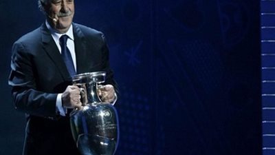 الاتحاد الاسبانى يسعى لمنع مدرب المنتخب من الاعتزال