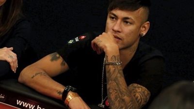 صورة .. نيمار برفقة نجمة الفنون القتالية UFC