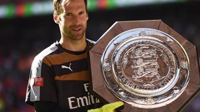 بيتر تشيك يتبرع بجائزة أفضل حارس