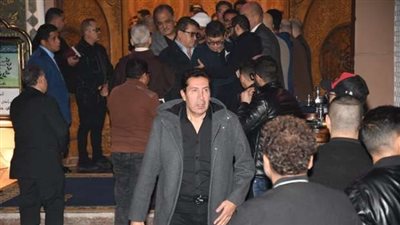 هاني رمزي ومحمد أنور وأحمد الشامي في عزاء شقيق أحمد حلمي (صور)