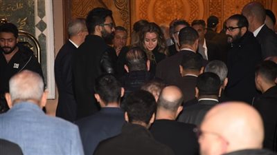 عزاء شقيق أحمد حلمي يجمع هنا الزاهد وأحمد فهمي بعد الطلاق (صور)