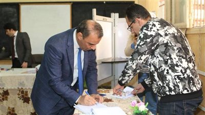 سكرتيرعام المنوفية والسكرتيرالمساعد يدليان بصوتيهما في الانتخابات الرئاسية بمدرسة الوعى القومى