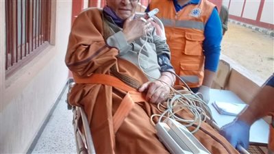 استمرار المشاهد الإنسانية في الانتخابات بالغربية.. قضاة يساعدون ذوي الاحتياجات وكبار السن