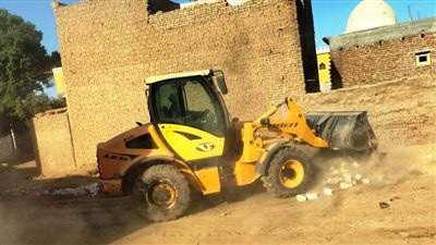 محافظ أسوان: مواصلة إزالة التعديات على أراضى الدولة البناء والزراعية