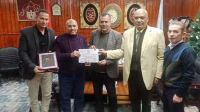 وكيل تعليم مطروح يكرم 4 من مديري المدارس 