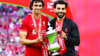 أرنولد يتغني بـ 