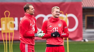 بايرن ميونخ يعلن عودة دي ليخت للتدريبات الجماعية