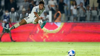 بعد هبوط ناديه.. أرسنال وروما فى صراع على ضم مهاجم سانتوس البرازيلي