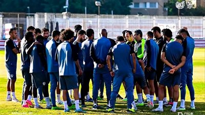 جلسة خاصة لمعتمد جمال مع لاعبي الزمالك.. تعرف علي التفاصيل 
