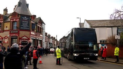 ليفربول يدين الهجوم على حافلة مانشستر يونايتد ويعد باتخاذ إجراءات صارمة