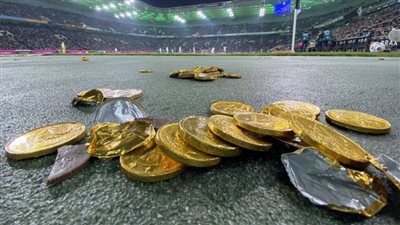 جماهير الدوري الألماني تعبر عن رفضها باستخدام الشوكولاتة للتنديد بصفقة حقوق البث