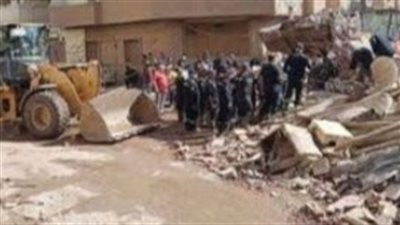 مصرع وإصابة 3 أشخاص انهار عليهم حائط منزل بقنا