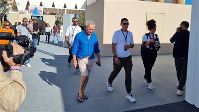 سميح ساويرس في جولة داخل سوق الجونة (صور)