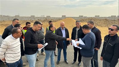 بالصور.. تفاصيل تنفيذ الحارات الرئيسية لطريق البوليفارد وتوصيل مرافق الحزام الأخضر