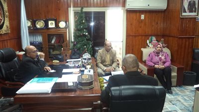 وكيل تعليم مطروح يجتمع بمسئولي مركز توزيع الأسئلة بشأن استعدادات امتحانات الشهادة الإعدادية