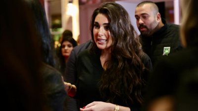 علشان عيون ياسمين صبري.. حشد جماهيري هائل في العرض الخاص لـ أبو نسب (صور)