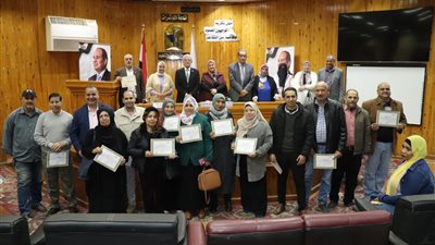 بالصور.. تعليم القاهرة تكرم فريق خدمة المواطنين لحصولهم على المركز الأول بالجمهورية