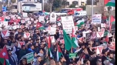 تظاهرات حاشدة أمام السفارة الأمريكية في عمان تضامنا مع غزة