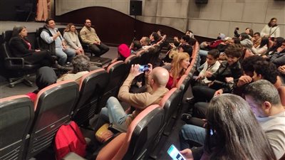 إقبال جماهيري على عرض فيلم 