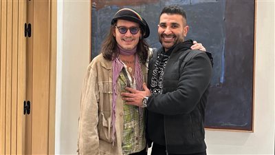 نورت بيت أخوك.. جوني ديب يزور أحمد سعد في منزله (صورة)