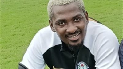 جونيور أجاي مابين البقاء أو الرحيل عن سموحة بسبب الإصابة 