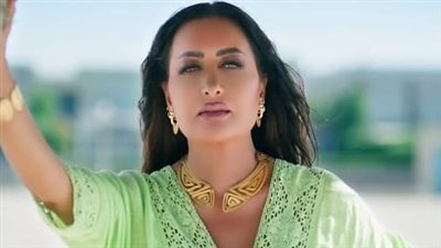 لطيفة تعلن عن تعرض والدتها لوعكة صحية (صور)