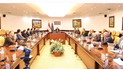 وزير الاتصالات يبحث محاور المرحلة الثانية من الاستراتيجية الوطنية للذكاء الاصطناعى