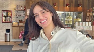 بعد ظهورها بـ خاتم جديد.. والد حلا شيحة يحسم الجدل حول زواجها (صور)