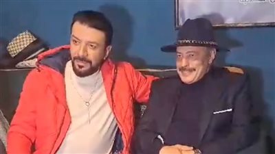 أول ظهور لـ مصطفى كامل في كواليس تصوير فيلم نور الريس بعد غياب 19 سنة عن السينما (فيديو)