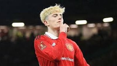 مانشستر يونايتد في مواجهة صعبة أمام استون فيلا 