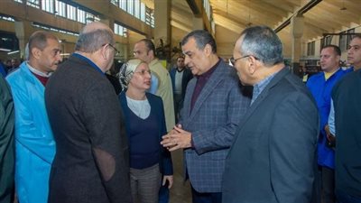 جولة مفاجئة لوزير الإنتاج الحربي بثلاث شركات لمتابعة سير العمل وجودة الإنتاج
