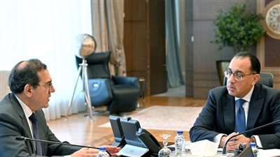 رئيس الوزراء يتابع الموقف التنفيذي للمبادرة القومية للتوسع في تحويل السيارات للعمل بالغاز الطبيعي