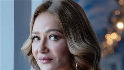 ليلى علوي تتصدر بوستر مسرحية «الصندوق الأحمر» بالرياض.. وهذه أسعار التذاكر 