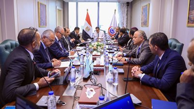 وزير الصحة يترأس اجتماع لجنة أولويات استيراد الأدوية والمستلزمات الطبية