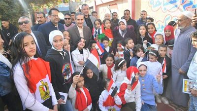 محافظ الغربية يشارك طلاب المدارس فاعليات أسبوع «حياة كريمة الثقافي» من قرية كتامة