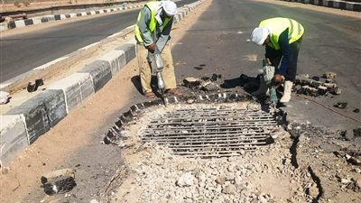 محافظ أسوان يوجه بحل مشكلة غلق حارة من طريق «أسوان القاهرة» الزراعى