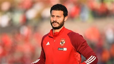 الأهلي يحقق أمنية الطفل بإرسال قفازات وتيشيرتات موقعة من لاعبي الفريق