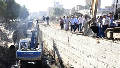 محافظ أسوان يضع حلول جذرية لمشكلة الطفح المتكرر بمناطق حى شرق