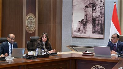 مصطفى مدبولي يناقش الخطة الاستراتيجية لـ تطوير البورصة المصرية