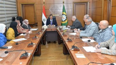 «مختار» يتابع احتياجات ومطالب مصانع القمامة بالدقهلية