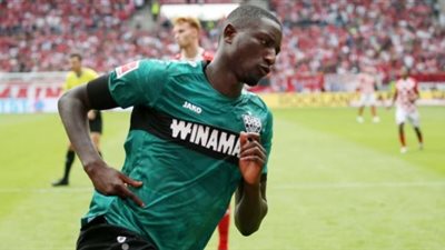 تقرير إنجليزي: مانشستر يونايتد وميلان فى صراع على ضم مهاجم غينيا