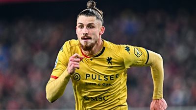 تقارير.. صراع ثلاثي إنجليزى أمام منافس إيطالى على ضم مدافع جنوى