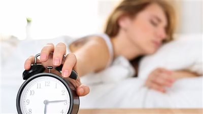 على الرغم من النوم لفترة أطول.. لهذا السبب تشعر بالتعب أكثر بالعطلات