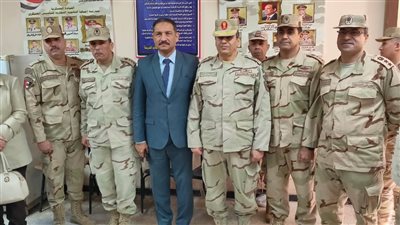 وكيل تعليم الجيزة وقائد قطاع مدارس التأسيس العسكري يستمعون لمشاكل الطلاب وانتظام الامتحانات 