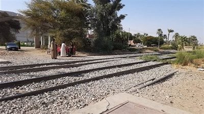 عامل يتعرض لكارثة على شريط السكة الحديد بسوهاج.. اعرف التفاصيل