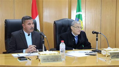 محافظ المنيا يوجه بتفعيل خطة الإخلاء والطوارئ بالمنشآت وعقد ندوات توعوية للعاملين