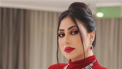 بوسي تتألق بالأحمر في أحدث «فوتوسيشن» (صور)