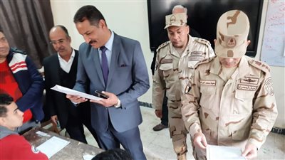 وكيل تعليم الجيزة يتابع امتحانات التربية العسكرية (صور)