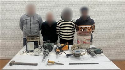 ضبط 4 أشخاص متلبسين بالتنقيب عن الآثار داخل أحد العقارات بالقاهرة 