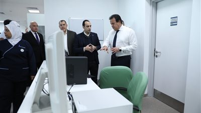 وزير الصحة يتفقد مجمع السويس الطبي استعدادا لافتتاحه رسميًا (صور)